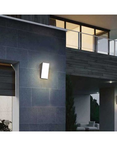 Rectangular LED outdoor wall light 18cm high in black finish aluminum 10W 4000K IP65